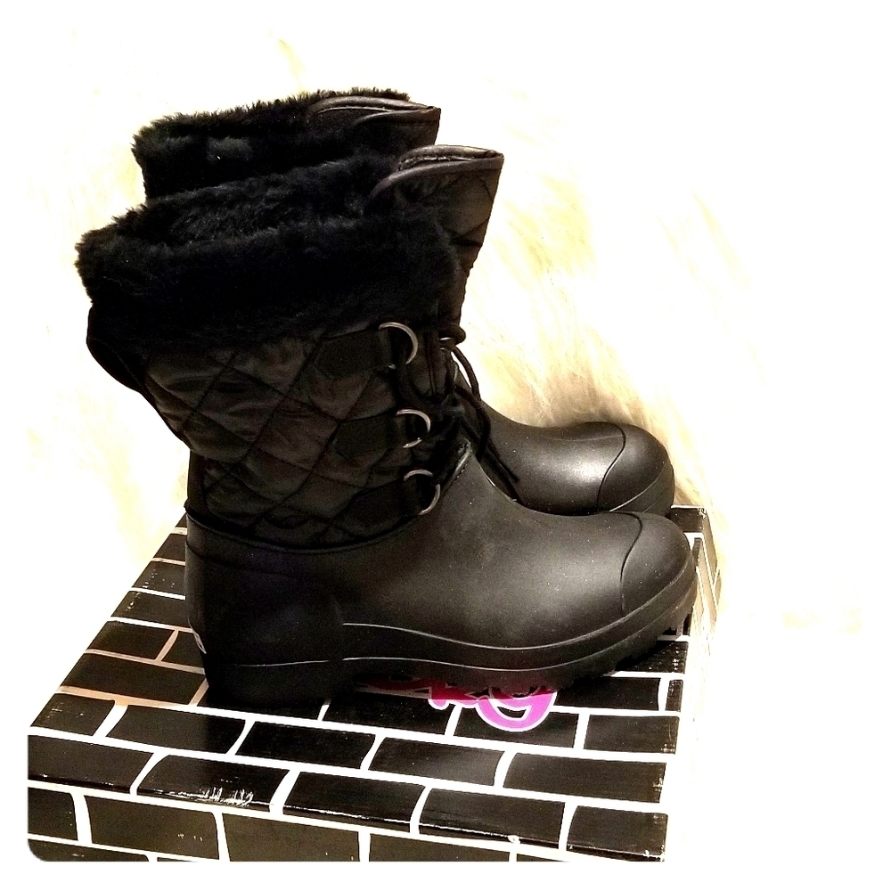 Dirty Laundry Parade Rain Boot